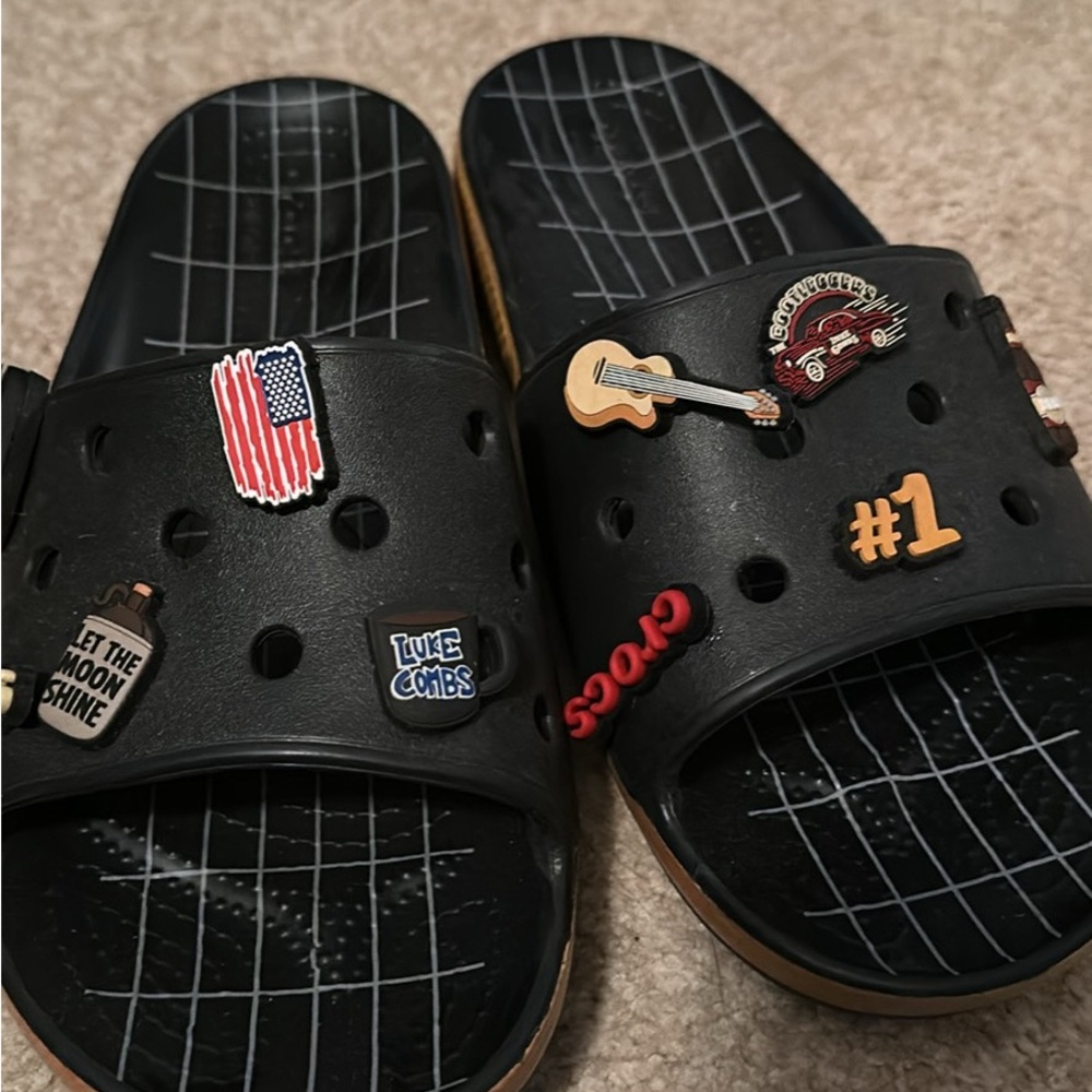 Crocs Luke Combs slides men’s size 9 great condition